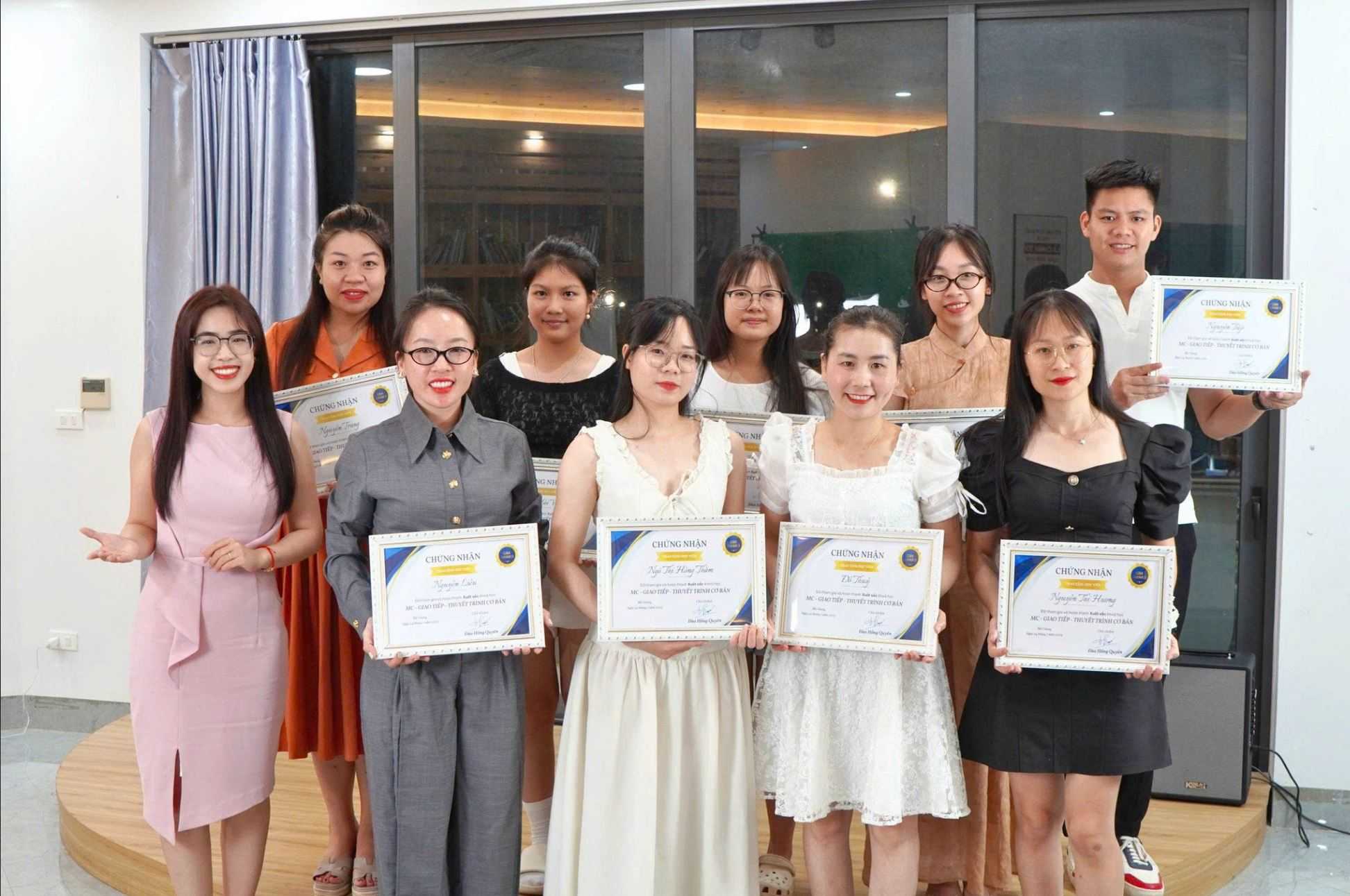 MC Hồng Quyên và hành trình gieo nền tảng tự tin cho trẻ em qua kỹ năng nói