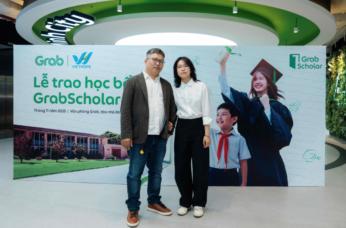 Đặng Phương Ngân - một trong những sinh viên đầu tiên tại Việt Nam nhận học bổng GrabScholar vào năm 2025. Ảnh: Grab.