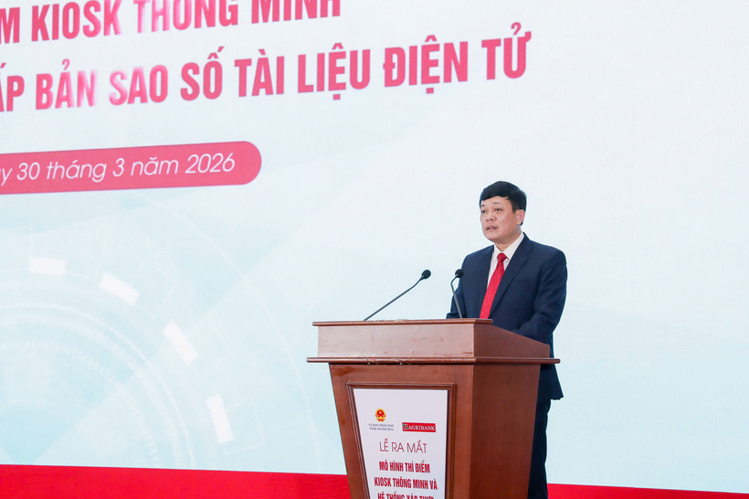 Đồng chí Nguyễn Tuấn Hoà – Giám đốc Trung tâm Phục vụ Hành chính công tỉnh Thanh Hóa báo cáo tại buổi lễ.